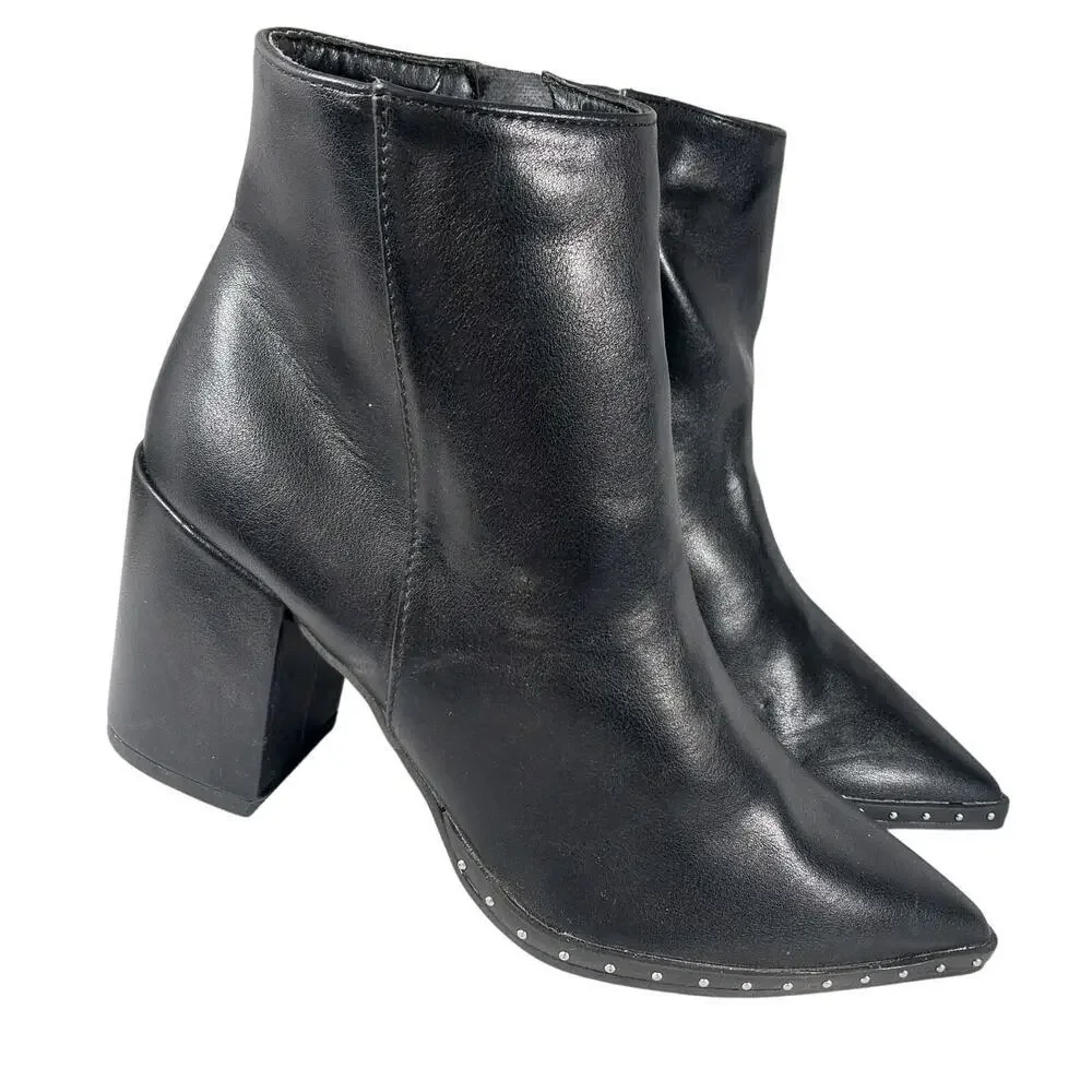 NWOT! QUPID! BLACK VEGAN LEATHER ANKLE BOOTS W/GOLD MICRO STUDDED TOE! SZ 5.5M